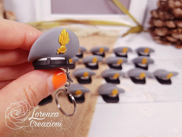 Cappello Guardia di finanza uomo, modellato a mano in argilla polimerica, fimo, personalizzato, made in Italy