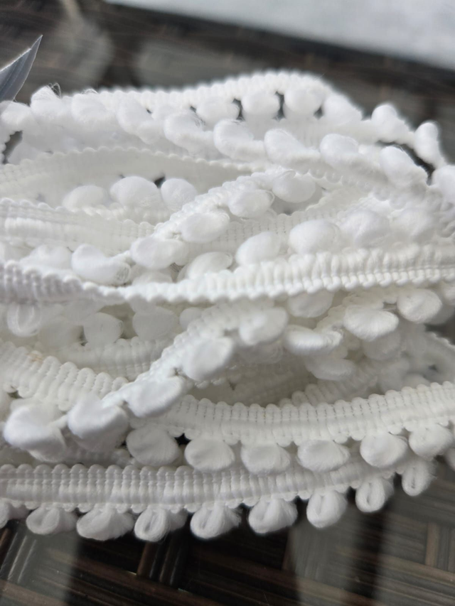 Galon pompon blanc (plusieurs variantes)