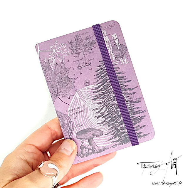 COGNITIVE SURPLUS - CARNET VIOLET &quot;FORET&quot; CHAMPIGNONS 8*11,5CM - CO005