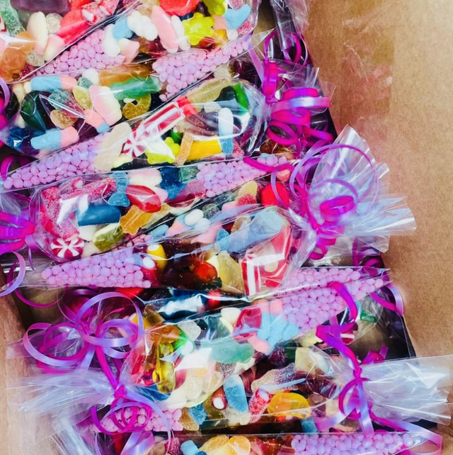 25 x pink bundle sweet cones 