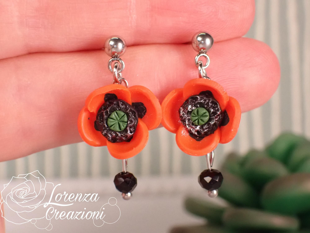 Orecchini pendenti papaveri con perla.


