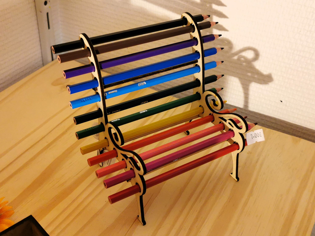 Banc support crayon de couleur (avec crayons)