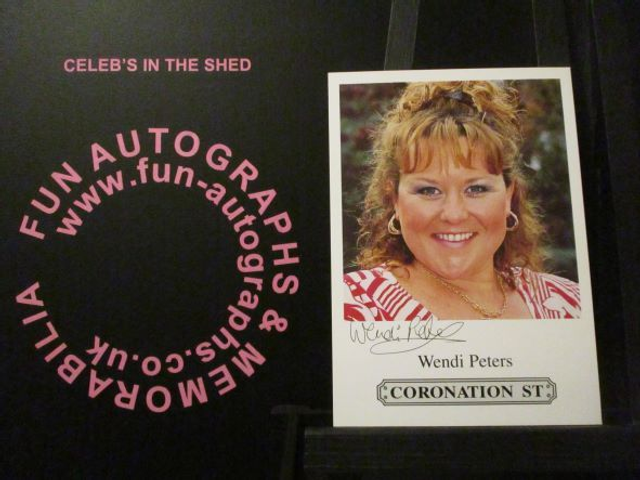 Wendi Peters (Cilla Battersby-Brown) Original Coronation Street Pre-Print Cast Card