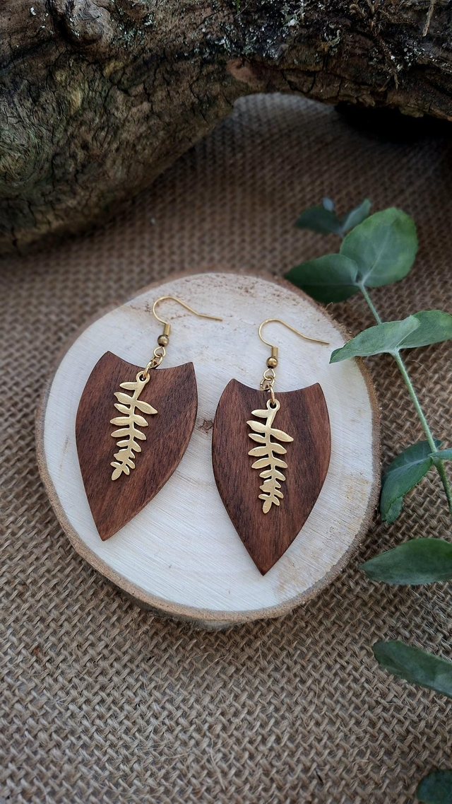 Holzohrringe mit erdigen Eleganz