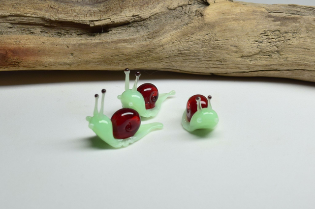 ESCARGOT ROUGE TRANSLUCIDE