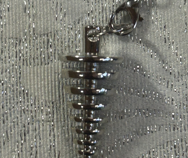 Pendule de radiesthésie en métal de forme conique 