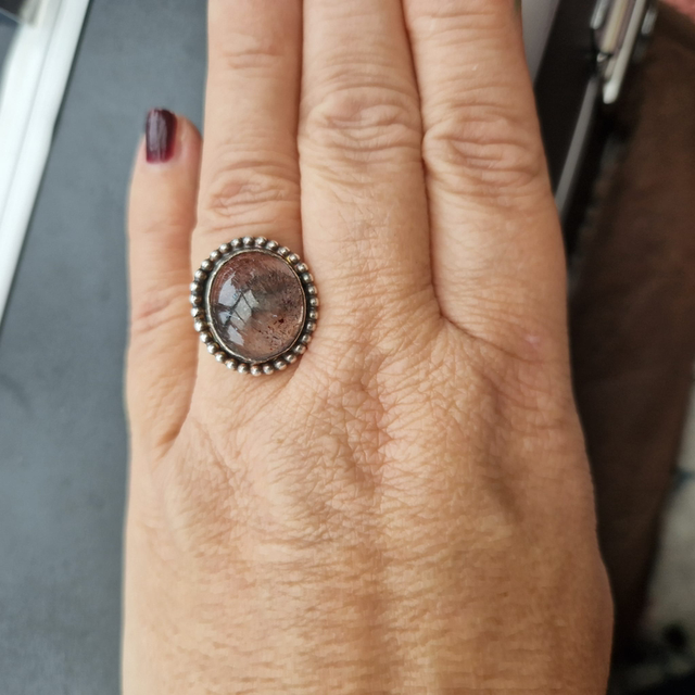 Sterling silver ring with large gummy quartz size O