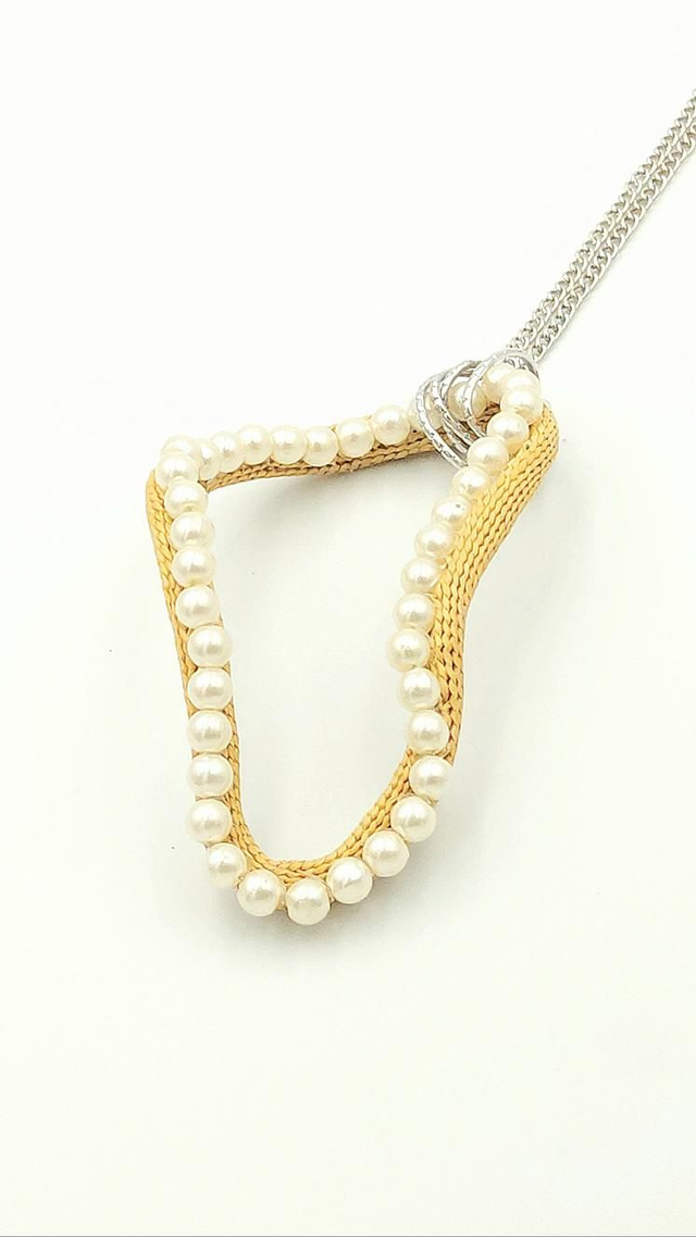 Collier Sautoir &quot;Le Murmure&quot;, paille tissée et perles de nacre