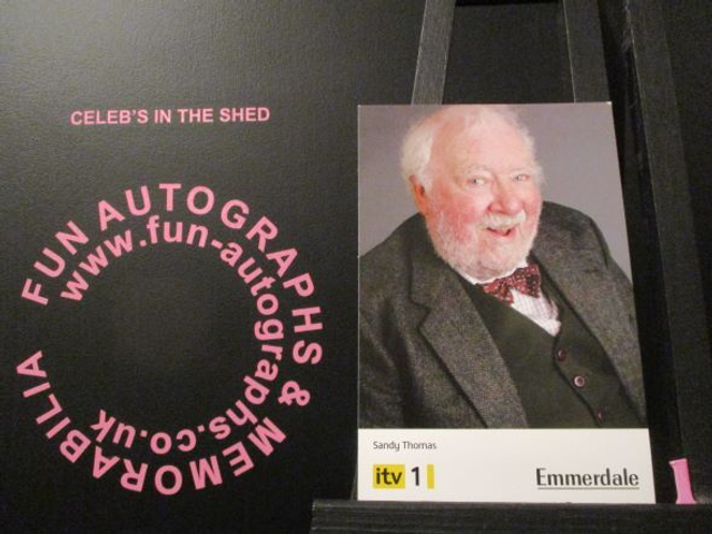 Freddie Jones (Sandy Thomas) Original Emmerdale Yellow &amp; Black Itv1 Logo Cast Card (1)(SEE PIC)