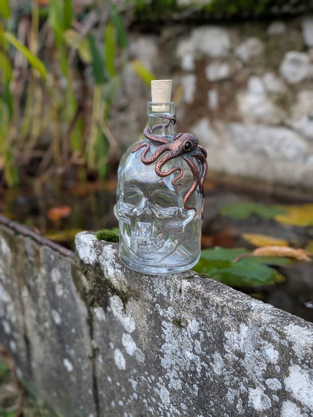 Bouteille crâne 79cl pieuvre cuivrée 