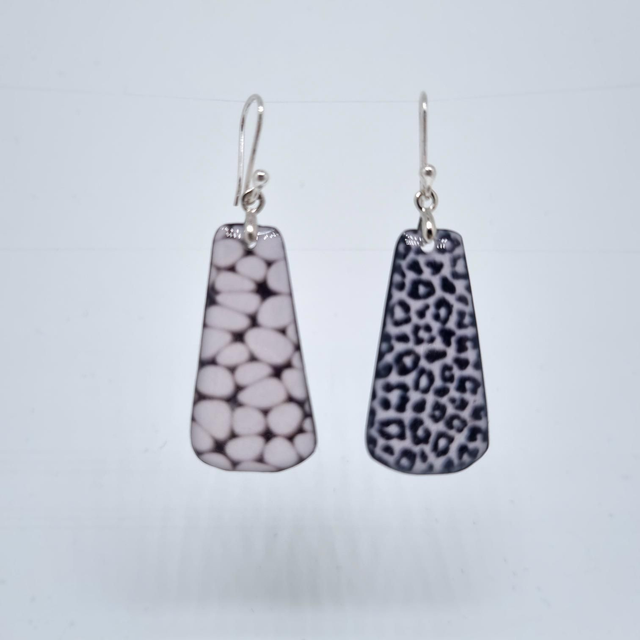 Boucles d&#039;oreilles noir et blanc léopard 