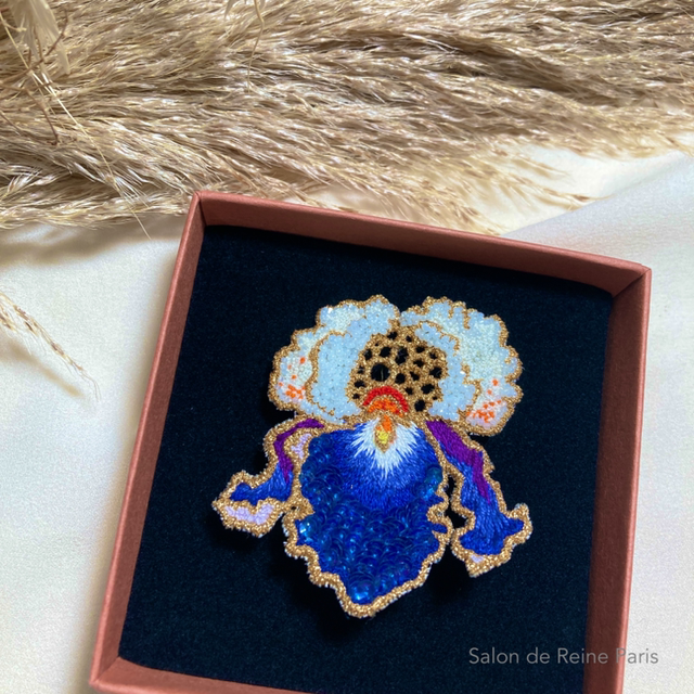 Broche Fleur de naissance Février  “Iris”