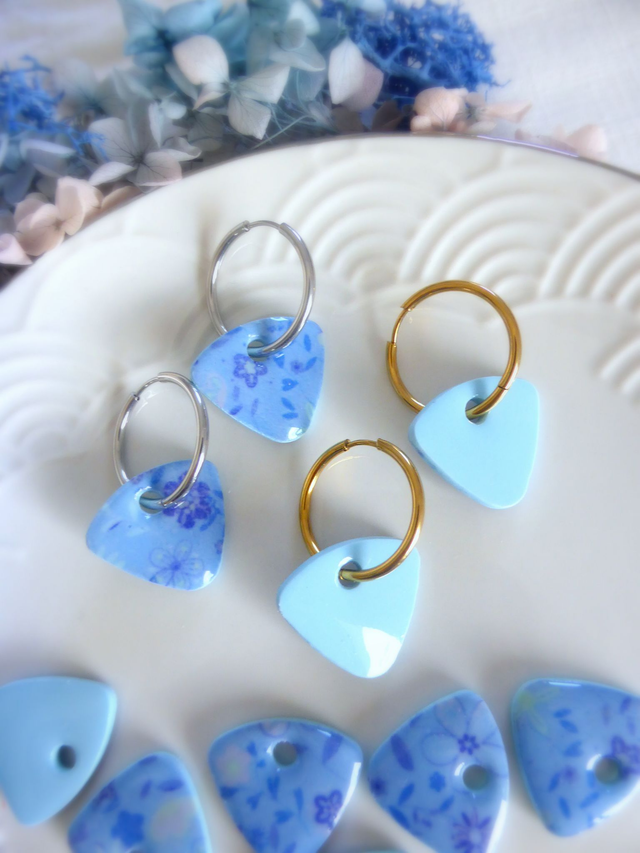 Perles triangulaires bleues fleuries - Mix & Boucles