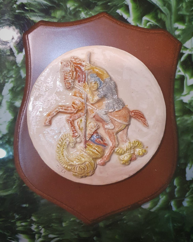 San Giorgio Colorato su base di legno Crest