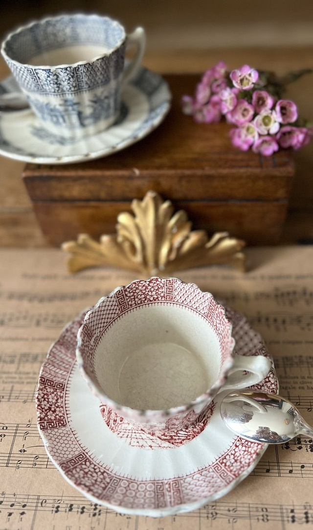 DENTELLE - Les grandes Tasses à café & sous-tasses de la manufacture Royale de Lunéville - Terre de Fer