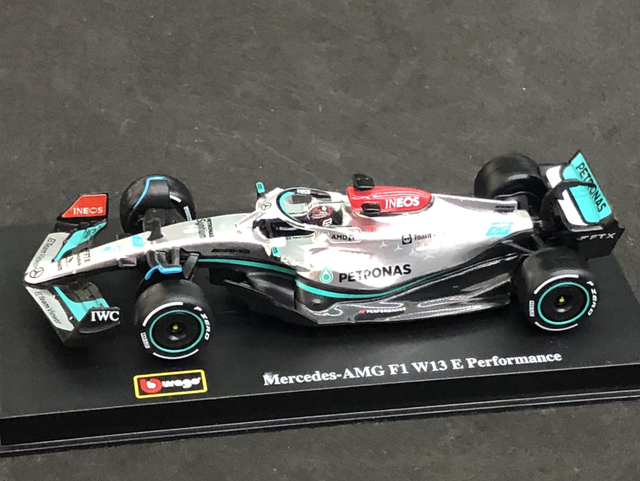 Mercedes Benz AMG W13 G. Russell #63 Bburago 1:43 Formel 1