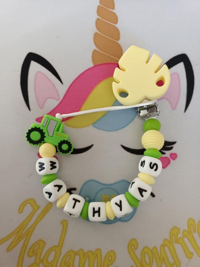 Attache tétine Tracteur