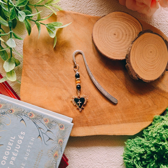 Marque-pages Coeur noir avec croix 