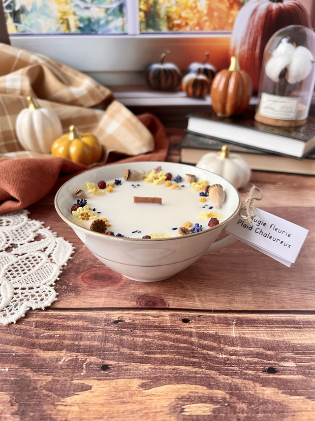 🍁 Bougie Plaid chaleureux - énorme tasse à thé &quot;fleurs à l&#039;intérieur&quot;