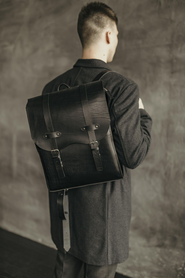 Didelė unisex odinė kuprinė su dviem dirželiais