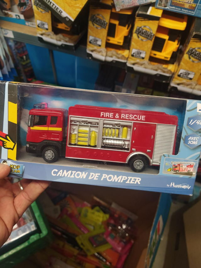 CAMION DE POMPIER SONORE ET LUMINEUX