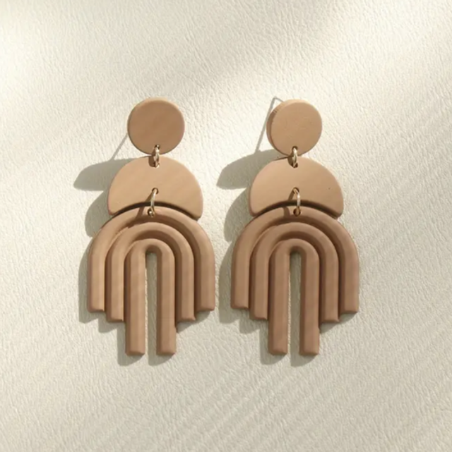 Caramel retro arch earrings
