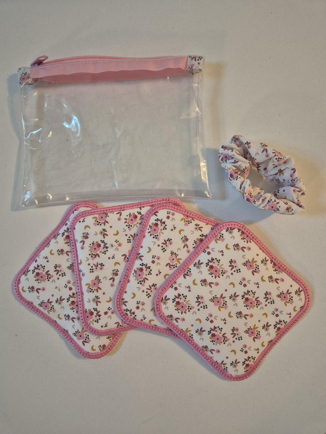 Trousse + lingettes + chouchous fleurs