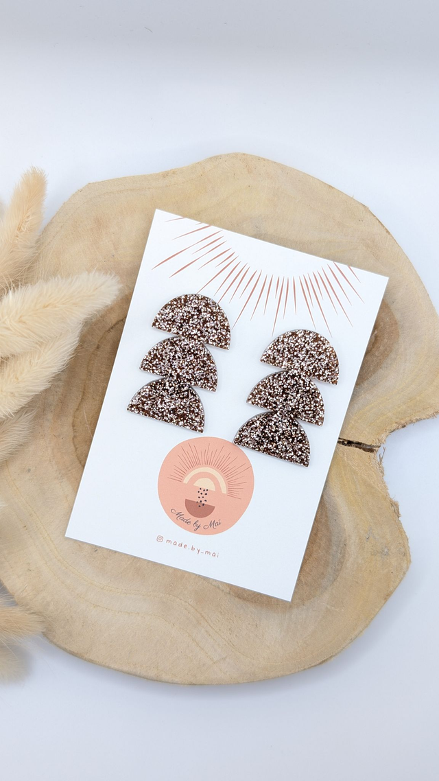Boucles d'oreilles marron pailleté en plexi