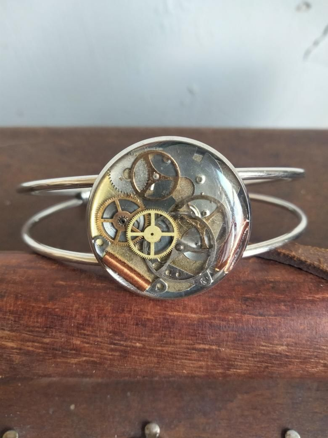 Bracelet manchette réglable en laiton inspiration steampunk 