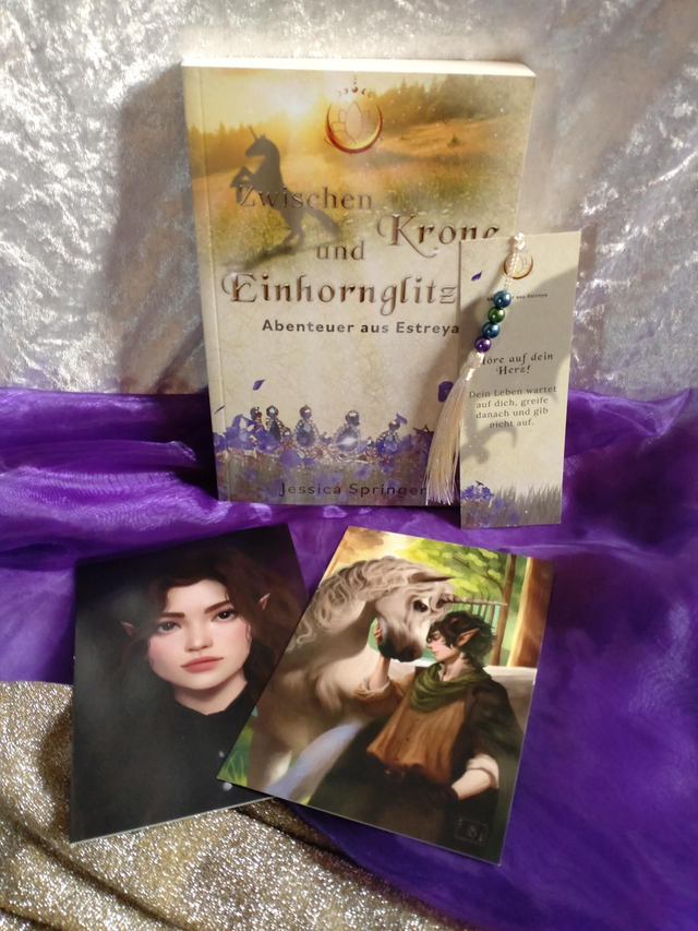 Buchbox: Zwischen Krone und Einhornglitzer