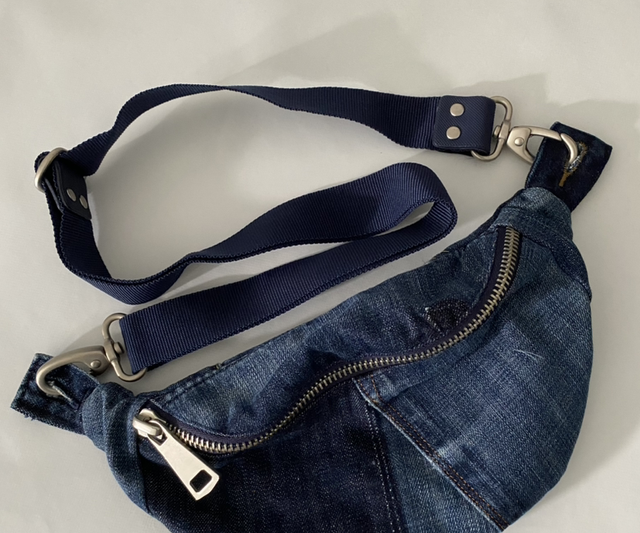 Sac banane en jean recyclé 