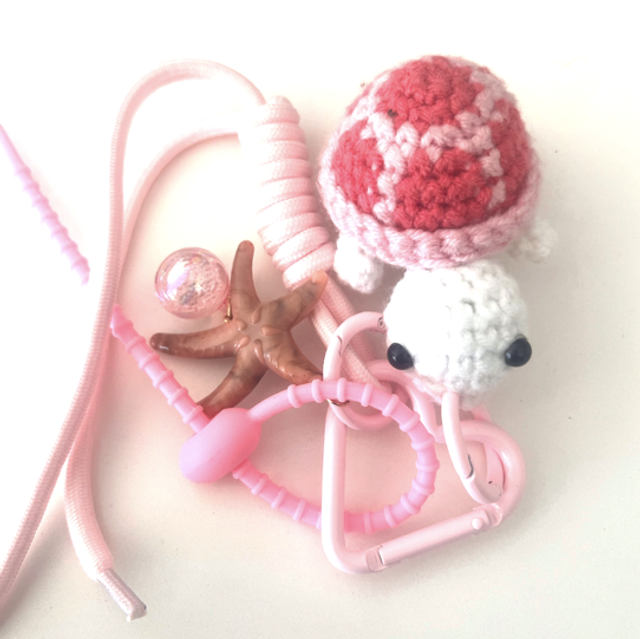 Bijou de sac tortue rose 