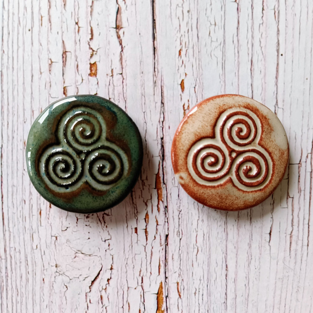 paire de magnets triskeles