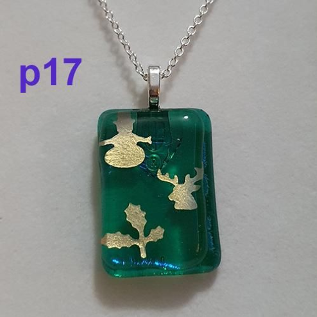 Green Xmas glass and silver pendant &amp; chain p17