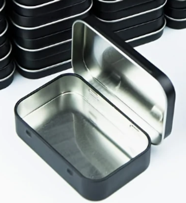 Boite métal noir gravé