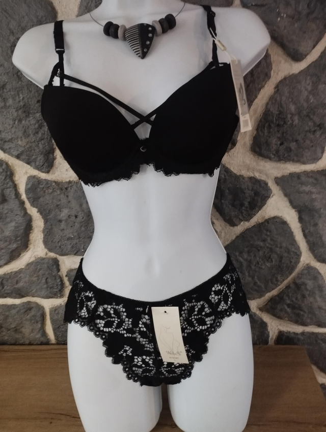 Ensemble noir avec brides amovibles et culotte sans coutures