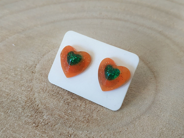 Boucles d'oreilles clous duo de cœur orangé
