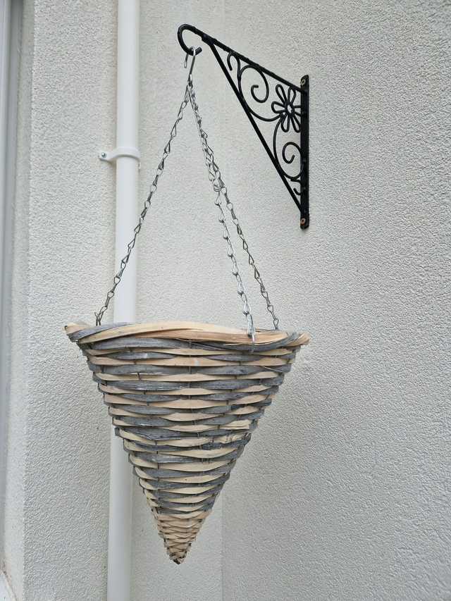 Medium Deola Cone Wicker Hanging Basket - 14" Round Basket