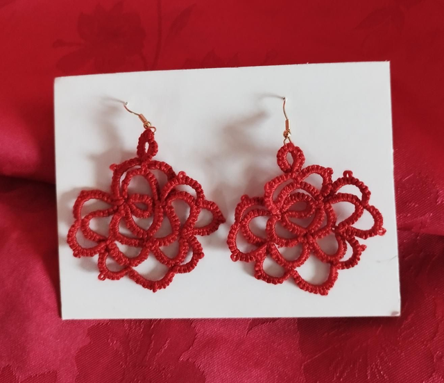 Boucles d&#039;oreilles rose de couleur rouge ( grand format)