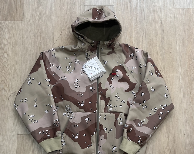 Supreme gore-tex size M NEW