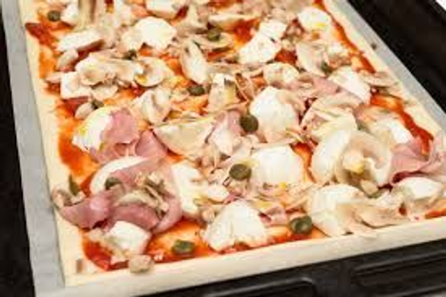 Rosticceria: Pizza Cotto e Funghi