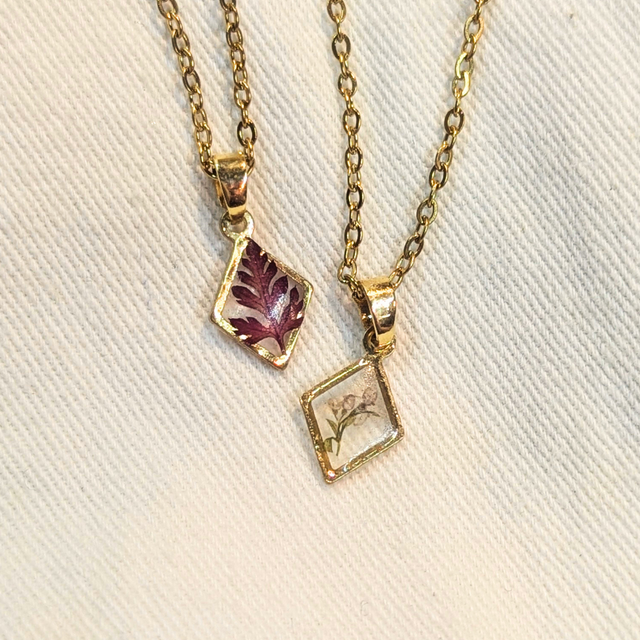 "Diamond" Rhombus Pendant | Necklaces | Real Flowers
