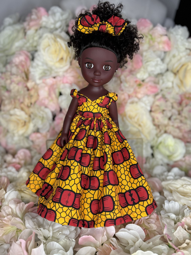 Poupée Habillée d'une Jupe et Haut en Wax Jaune et Rouge Fait main