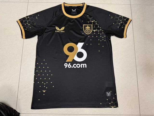 Tercera equipación Burnley FC 25 26