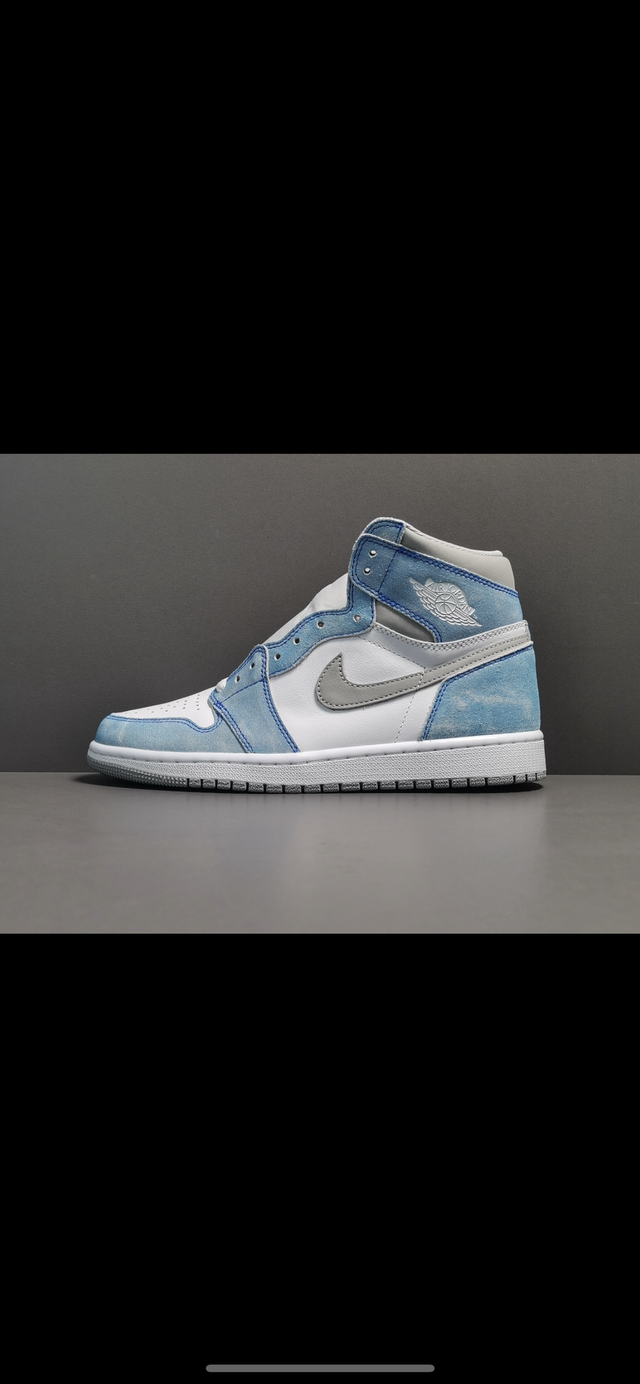 Air Jordan 1 ‘hyper royal’