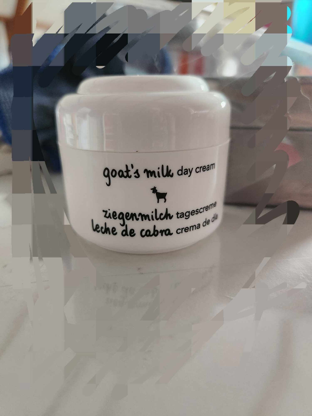 Crème de jour rajeunissante au lait de chèvre 