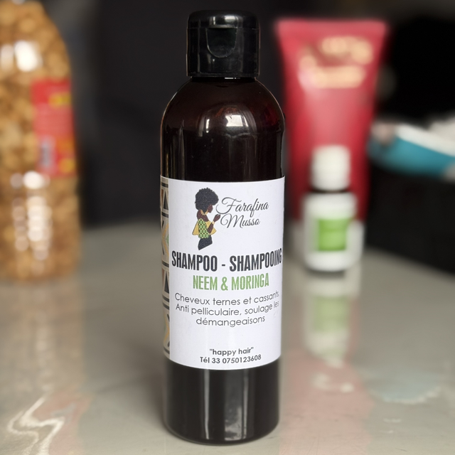 Shampoing Purifiant au Savon Noir de Neem & Moringa – 250 ml – Soin Naturel Fortifiant 