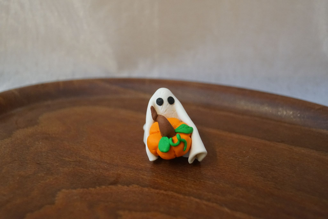 Fimo Figur Mini Geist mit Kürbis
