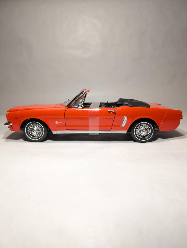 Motormax 1964 Ford Mustang Convertible – 1:18 Scale Diecast Model