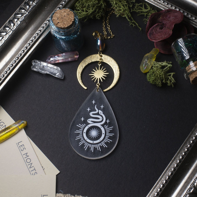 "Venin Chic" collier en laiton et acrylique 